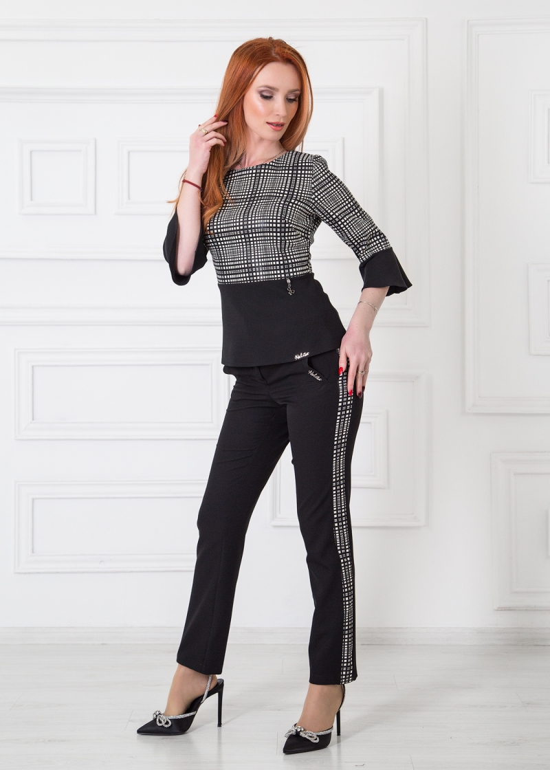 Елегантен комплект NELITA от блуза и панталон