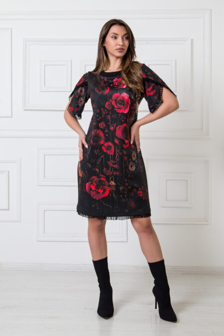 Дамска рокля със ефектен ръкав