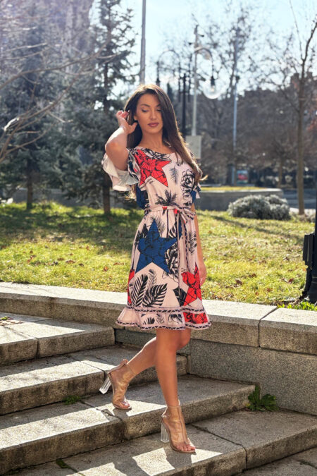 Елегантна рокля с къдри