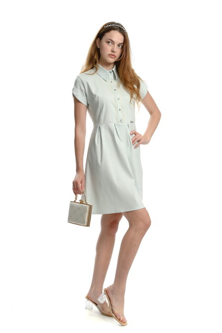 Нежна дамска рокля със яка от летен жакард