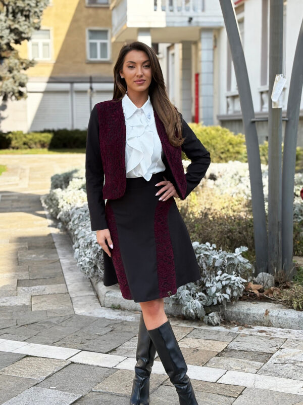 Елегантен комплект с дантела