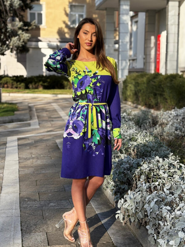 Дамска рокля с ръкав