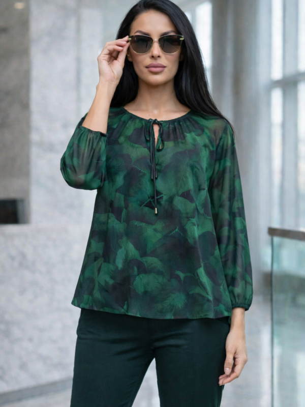 Блузка с авторски зелен принт
