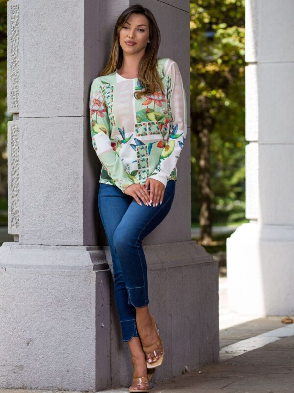 Дамска блуза с красив дизайнерски принт