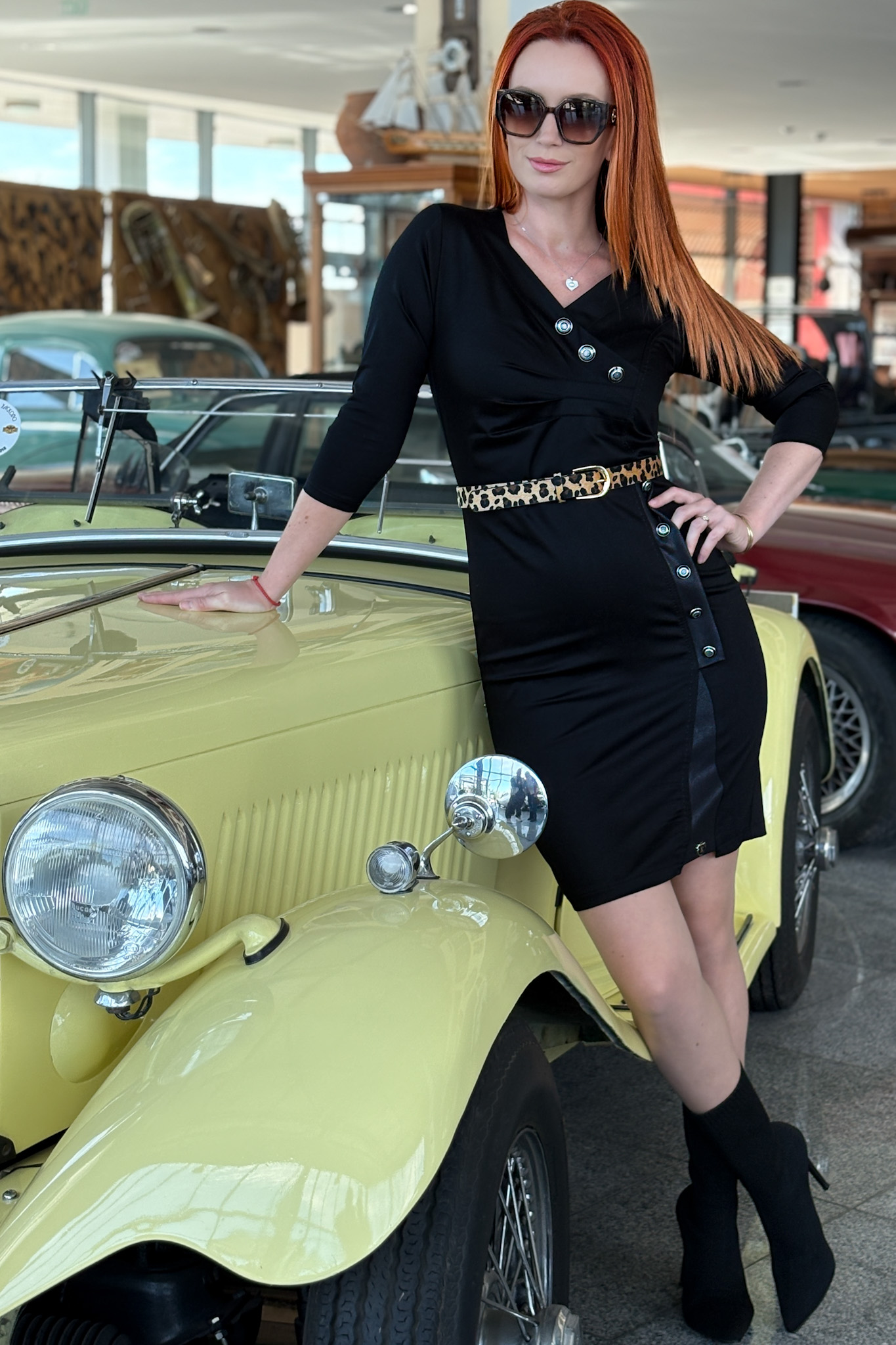 Черна рокля с копчета - Image 4