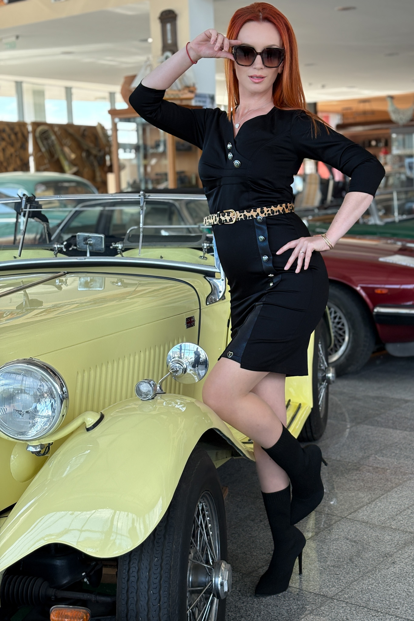 Черна рокля с копчета - Image 5