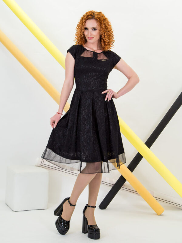 Рокля черна от жакард