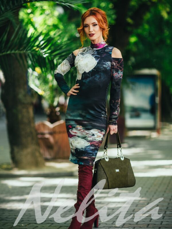 Елегантна рокля с дизайнерски принт залез над реката