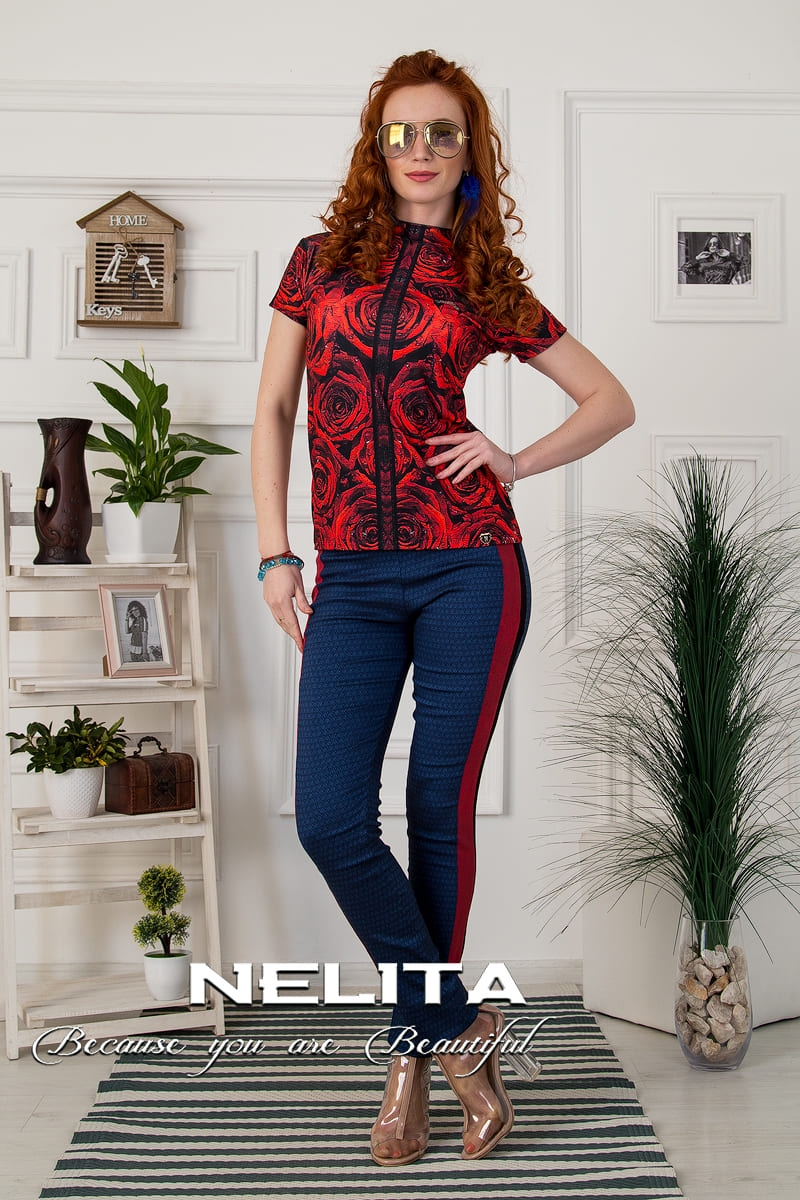 Спортно-елегантна блуза NELITA с принт рози