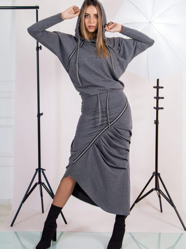 Спортно- елегантна рокля NELITA С качулка 2926/579