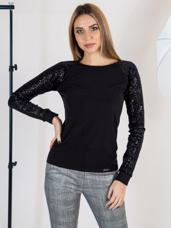 Спортно елегантна блуза с пайети