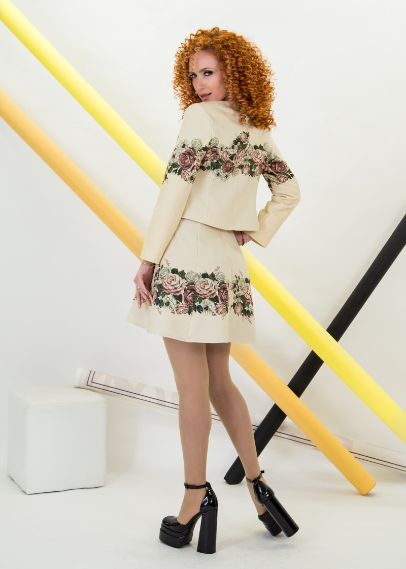 Комплект от рокля и сако с авторски принт - Image 4